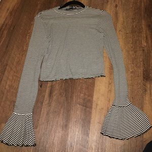 Cropped long sleeve with bell bottom sleeves